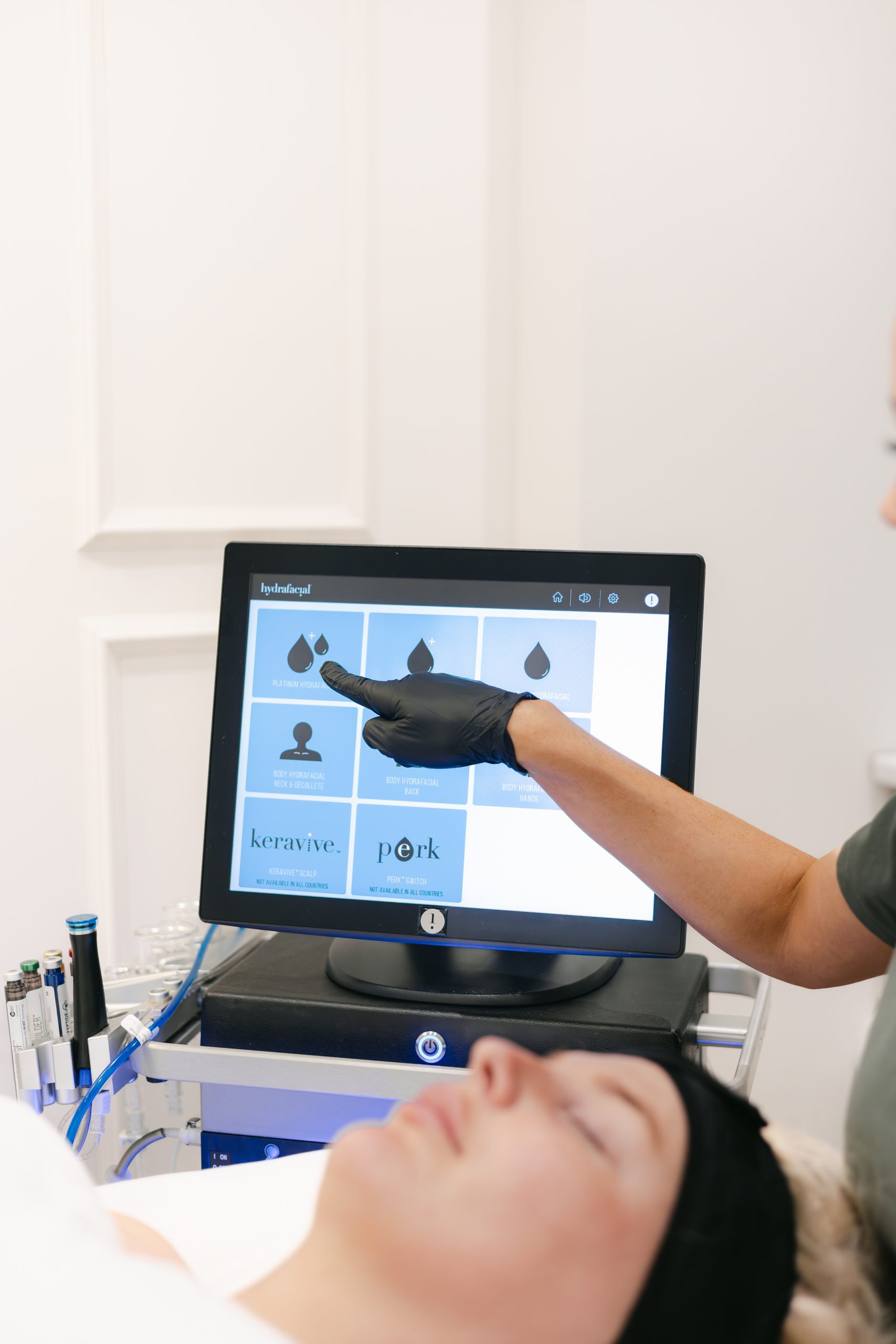 Acne treatment Manchester, Hydrafacial's from Dermanude Skin Clinic