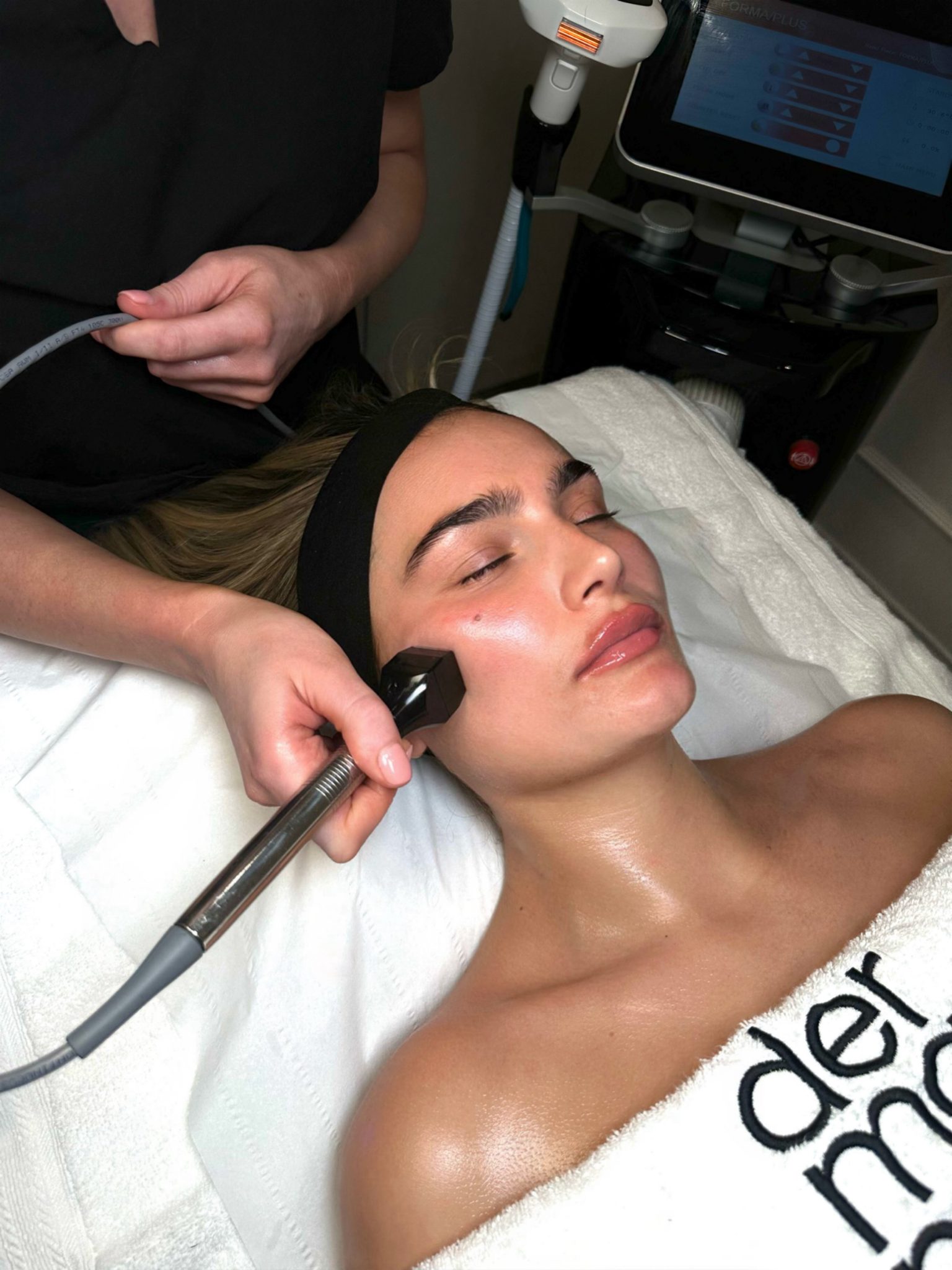 Achieve Radiance and Firmness with HydraTite